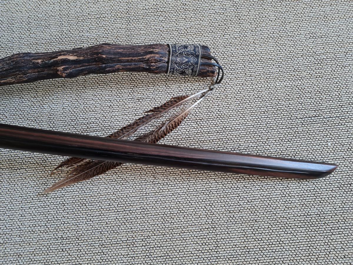 Einzigartiger Bokken aus Ebenholz mit Griffschnitzerei, Hi Rille in der Standardform♥ wunderschönes Geschenk✓ 100% Handarbeit✓ Aikido, Iaido, WingTsun, Kendo, Jodo➽nur bei uns im www.bokken-welt.de erhältlich.